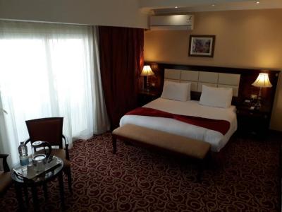 Deluxe King Room 6