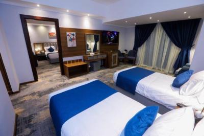 Junior Suite with Pool View 8