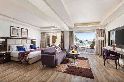 Juniorsuite med pooludsigt og jacuzzi 2