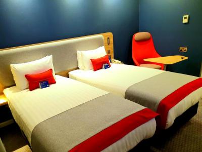 Holiday Inn Express London Stratford, an IHG Hotel | WEBSITE ✓ | London