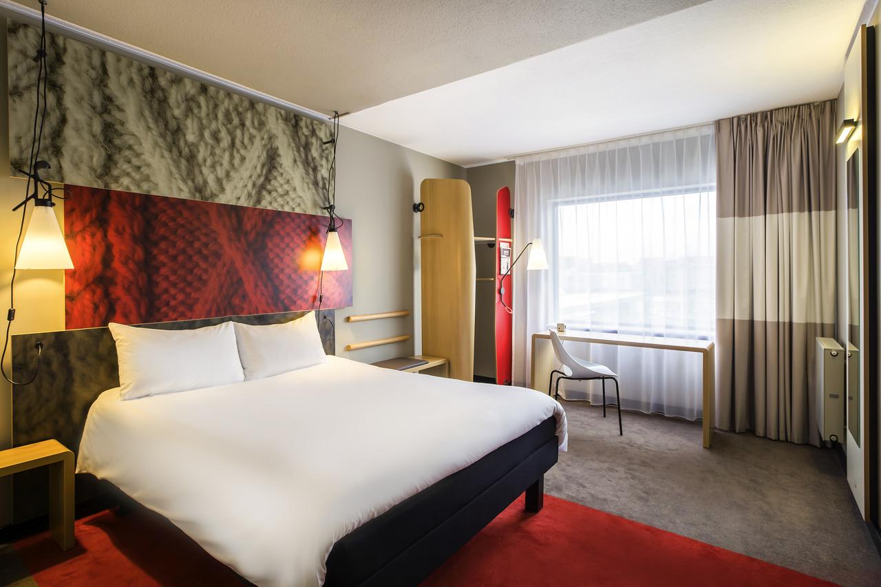 ibis London Gatwick Airport WEBSITE Crawley West Sussex