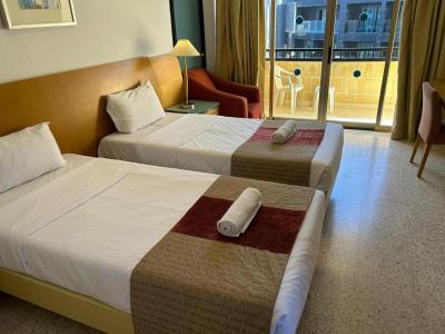The St. George’s Park Hotel 4 The St. George’s Park Hotel 4